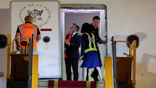 Brigitte Macron Caught on Camera “Shoving” French President — What Really Happened on That Plane?