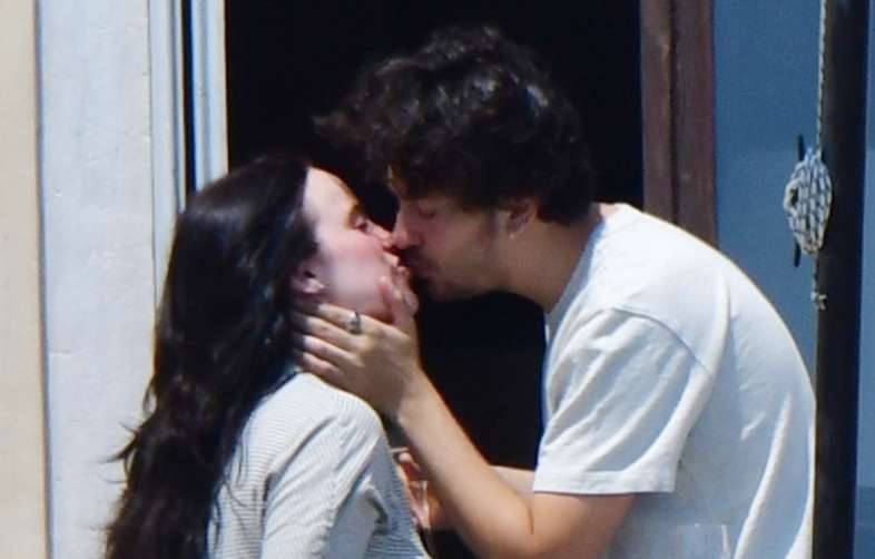 Billie Eilish dating kissing Nat Wolff